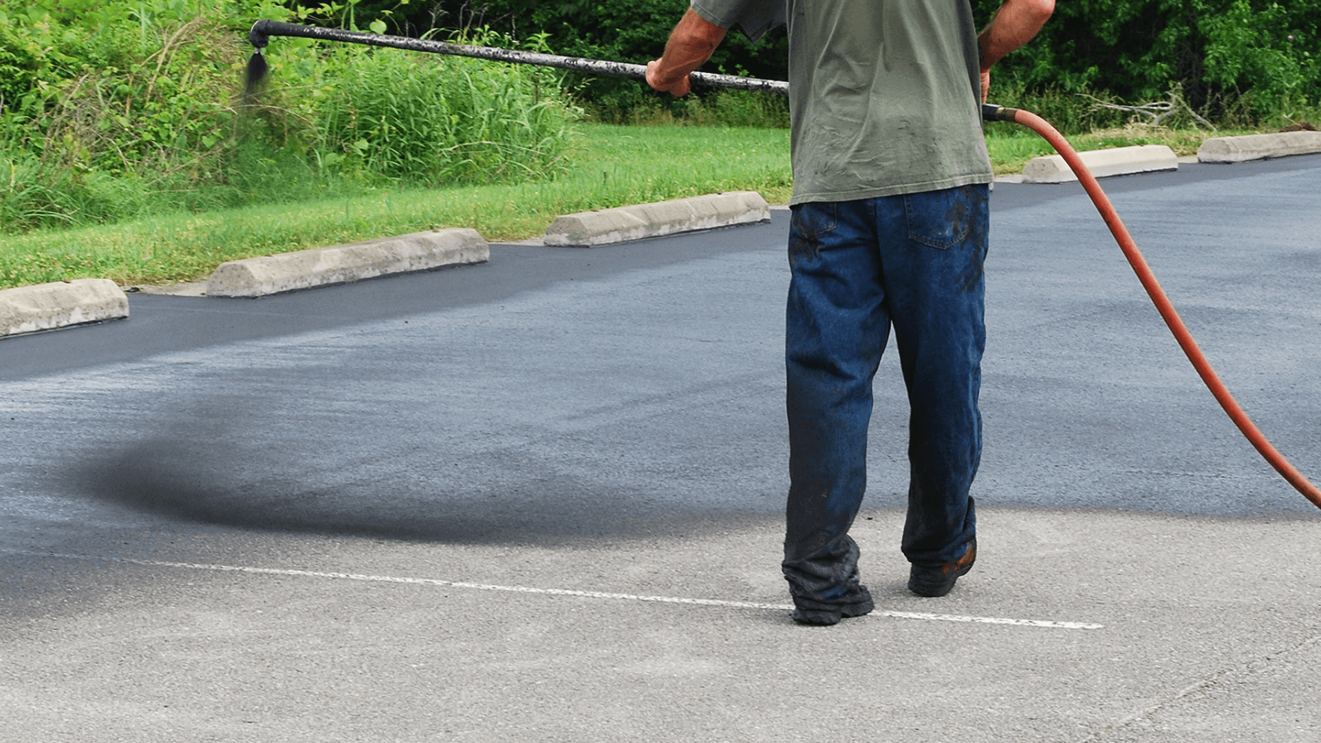 Asphalt Sealcoating | B&E Sealcoat | Asphalt Emulsion | SafeSeal