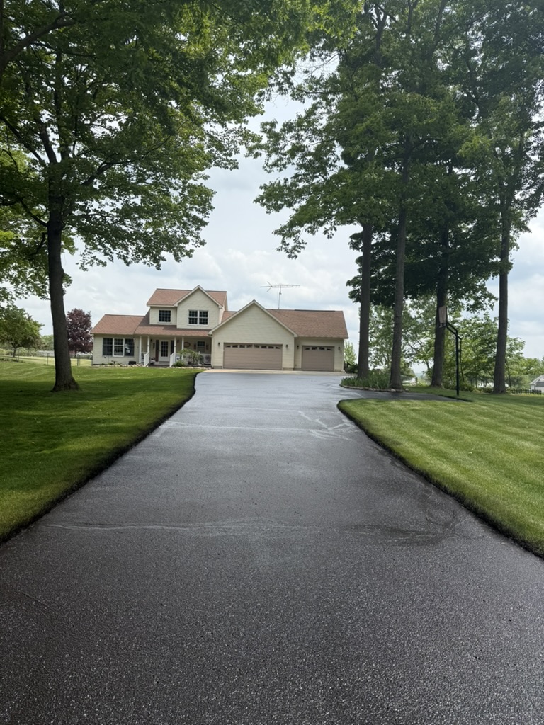 Asphalt Sealer | B&E Sealcoat