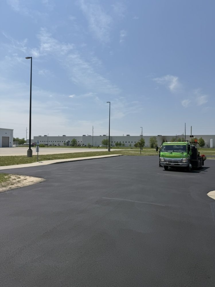 Steps To Optimize Asphalt Sealcoating For Large Commercial Properties | B&E Coating Services